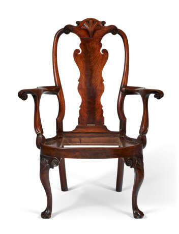 A MAGNIFICENT QUEEN ANNE CARVED WALNUT ARMCHAIR - фото 3