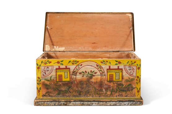 A POLYCHROME PAINT-DECORATED PINE BLANKET CHEST - photo 2