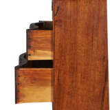 A CHIPPENDALE MAHOGANY BLOCKED AND SERPENTINE-FRONT CHEST-OF-DRAWERS - photo 7