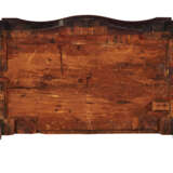 A CHIPPENDALE MAHOGANY BLOCKED AND SERPENTINE-FRONT CHEST-OF-DRAWERS - photo 9