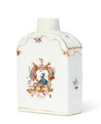 Porcelain. A CHINESE EXPORT PORCELAIN ‘AMERICAN MARKET’ ARMORIAL TEA CADDY