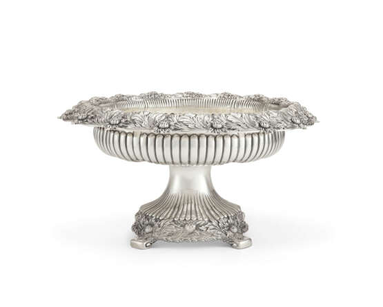 AN AMERICAN SILVER CENTERPIECE BOWL - photo 1