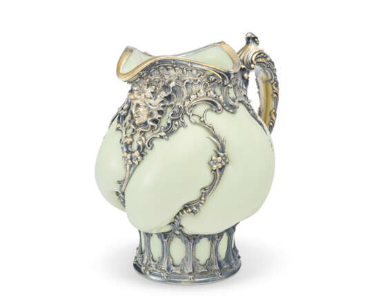 AN AMERICAN SILVER-MOUNTED BLOWN GLASS PITCHER - photo 1