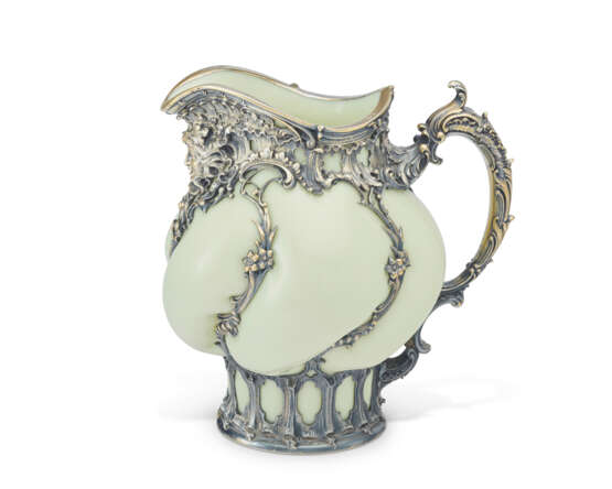 AN AMERICAN SILVER-MOUNTED BLOWN GLASS PITCHER - photo 2