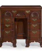 Письменные столы и бюро. THE JABEZ BOWEN CHIPPENDALE CARVED MAHOGANY BLOCK-AND-SHELL BUREAU TABLE