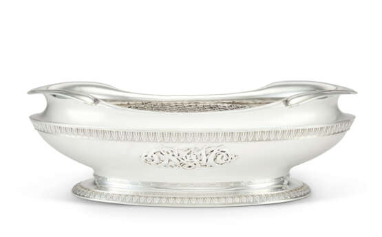 AN AMERICAN SILVER CENTERPIECE BOWL - photo 1