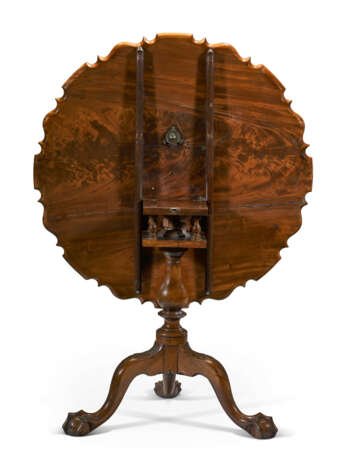 THE CHEW FAMILY CHIPPENDALE CARVED MAHOGANY SCALLOP-TOP TEA TABLE - photo 6