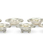 Salière, poivrière et ménages. A SET OF SIX AMERICAN SILVER SALT CELLARS