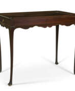 Tische. A QUEEN ANNE MAHOGANY TRAY-TOP TEA TABLE WITH ONE DRAWER