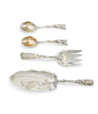 A GROUP OF FOUR AMERICAN PARCEL-GILT SILVER SERVING PIECES - фото 1