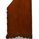 A CHIPPENDALE MAHOGANY BLOCK-FRONT AND SLANT-FRONT DESK - photo 5