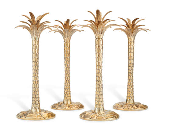 A SET OF FOUR SILVER-GILT PALM TREE-FORM CANDLESTICKS - Foto 1