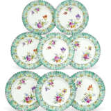 A PERSONALIZED SET OF EIGHT FRENCH (LE TALLEC) FAIENCE DINNER PLATES - Foto 1