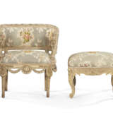 A LOUIS XVI STYLE CREAM-PAINTED BERGERE - Foto 2