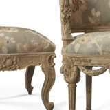 A LOUIS XVI STYLE CREAM-PAINTED BERGERE - Foto 5