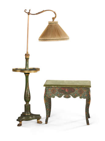 A REGENCY STYLE FLORAL AND GREEN PAINTED FLOOR LAMP - Foto 1