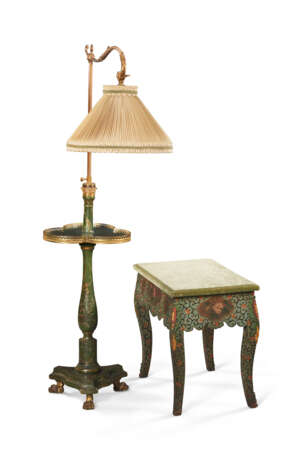 A REGENCY STYLE FLORAL AND GREEN PAINTED FLOOR LAMP - Foto 2