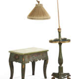 A REGENCY STYLE FLORAL AND GREEN PAINTED FLOOR LAMP - Foto 3