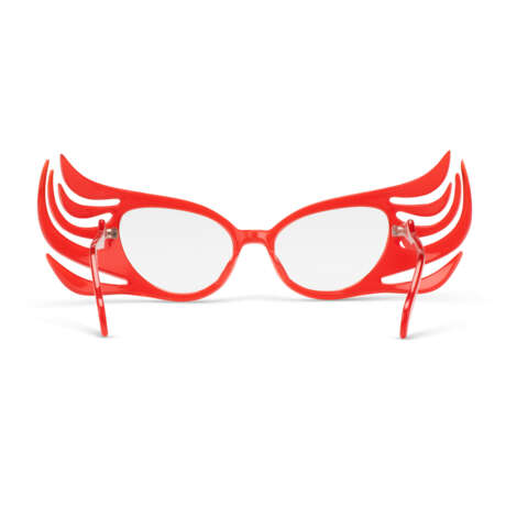 A PAIR OF RED-LACQUERED SPECTACLES - Foto 2