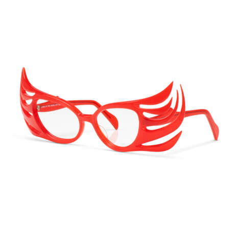 A PAIR OF RED-LACQUERED SPECTACLES - Foto 5