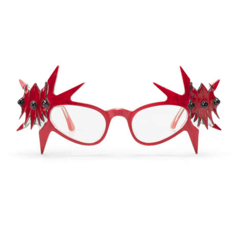 A PAIR OF RED AND PINK-LACQUERED SPECTACLES - фото 1