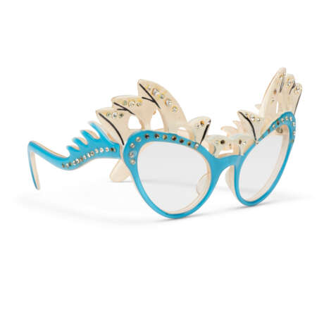 A PAIR OF DIAMANTE-ENCRUSTED `SYDNEY OPERA HOUSE` SPECTACLES - Foto 2