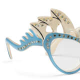 A PAIR OF DIAMANTE-ENCRUSTED `SYDNEY OPERA HOUSE` SPECTACLES - Foto 3