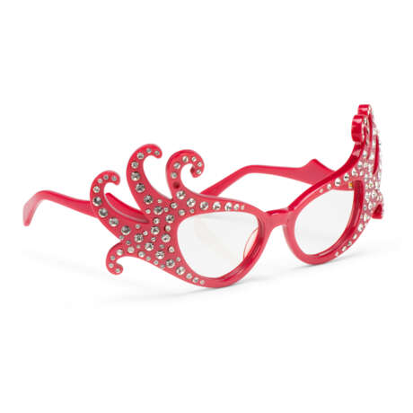 A PAIR OF DIAMANTE-ENCRUSTED PINK-LACQUERED SPECTACLES - Foto 3