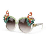 A PAIR OF WHITE-LACQUERED `FLAMINGO` SUNGLASSES - фото 4