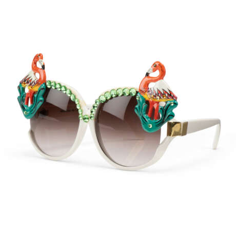 A PAIR OF WHITE-LACQUERED `FLAMINGO` SUNGLASSES - фото 4