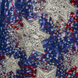 A BLUE-SEQUINED GOWN - Foto 4