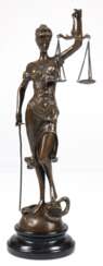 Bronze-Figur &quot;Justitia&quot;, mit Waage und Schwert auf Buch und Schlange stehend, braun patiniert, H. 37 cm, auf rundem, schwarzem Steinsockel, Ges.-H. 41 cm