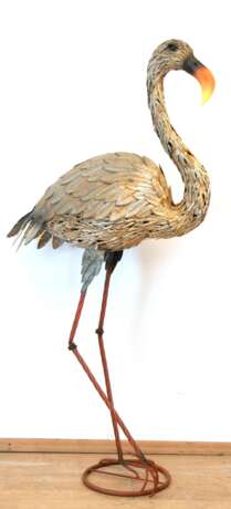 Große Figur "Flamingo", Metall, farbig gefaßt, 2-teilig, Ges.-H. 140 cm - Foto 1