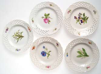 5 Meissen-Durchbruchteller, 1850- 1924, Bunte Blume 1, 1. und 2. Wahl, Dm. 14,5 cm