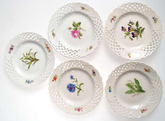 5 Meissen-Durchbruchteller, 1850- 1924, Bunte Blume 1, 1. und 2. Wahl, Dm. 14,5 cm - photo 1