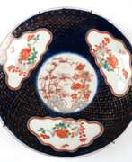 Aperçu. Große Imari-Schale, Japan um 1820, mit Floral- und Goldmalerei, Dm. 31 cm