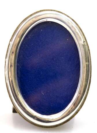 Kleiner Fotoahmen, oval, 925er Silber, gedellt, Gebrauchspuren, ges. 5,3x3,7 cm - photo 1