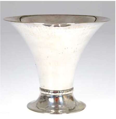 Vase, Schweden 1931, Silber, punziert, 227 g, weit ausschwingende Form, H. 14 cm, Dm. 16,5 cm - Foto 1