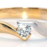 Ring, 585er WG/GG, z.T. satiniert, gez. Sades, besetzt mit 1 Brillanten von ca. 0,12 ct., Ges.-Gew. 3,63 g, RG 58 - photo 1