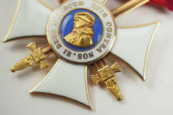 Hessen: Großherzoglicher Orden Philipps des Großmütigen, 2. Modell (1849-1918), Ritterkreuz 1. Klasse mit Schwertern. - photo 2