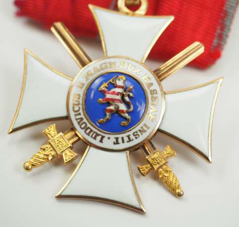 Hessen: Großherzoglicher Orden Philipps des Großmütigen, 2. Modell (1849-1918), Ritterkreuz 1. Klasse mit Schwertern. - photo 5