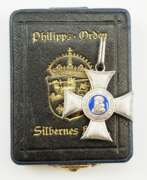 Produktkatalog. Hessen: Großherzoglicher Orden Philipps des Großmütigen, 2. Modell (1849-1918), Silbernes Kreuz, im Etui.