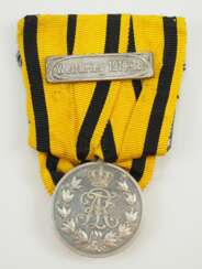 Sachsen: Friedrich August Medaille, in Silber, mit Spange Weltkrieg 1914-18.