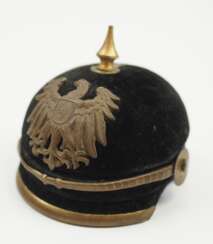 Deutsches Reich: Etui in Form einer Pickelhaube.