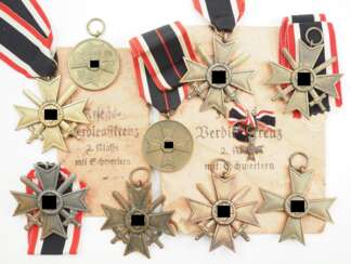 Kriegsverdienstkreuz, 2. Klasse mit und ohne Schwerter sowie Medaille - 10 Exemplare.