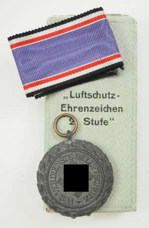 Luftschutz-Ehrenzeichen, 2. Stufe, im Etui. - photo 1