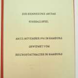 Hamburg: Mappe zur Erinnerung an das Fussballspiel am 23. November 1941 in Hamburg - Reichsstadthalter in Hamburg. - photo 2