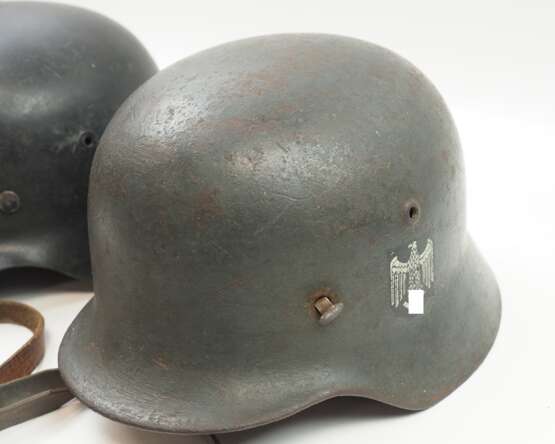 Wehrmacht: 2 Stahlhelme. - photo 2