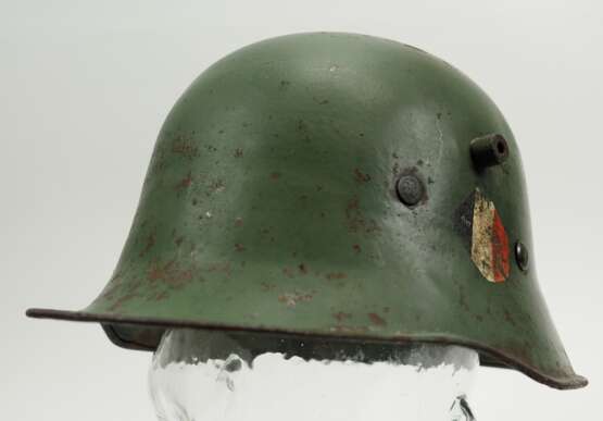 3. Reich: Polizei Stahlhelm M31 - 2 Embleme. - Foto 1