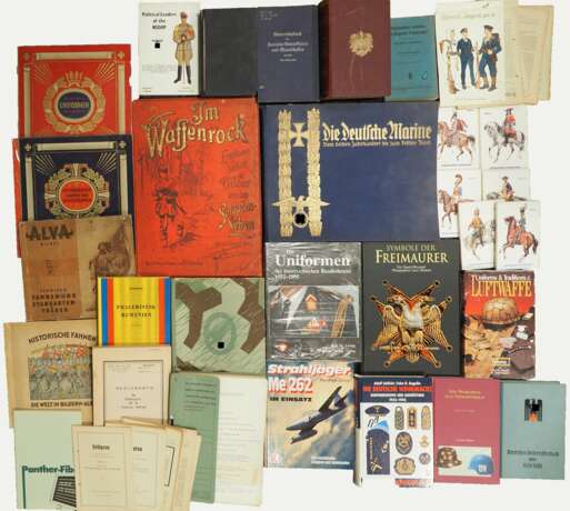 Lot Militaria Literatur. - фото 1